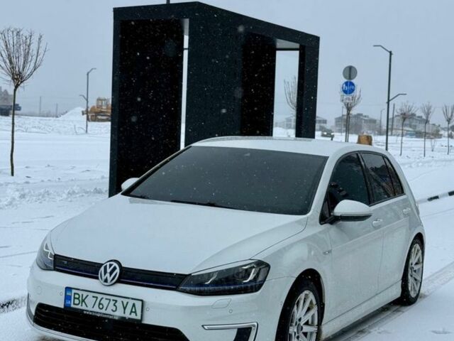 Белый Фольксваген Гольф, объемом двигателя 0 л и пробегом 145 тыс. км за 9300 $, фото 1 на Automoto.ua