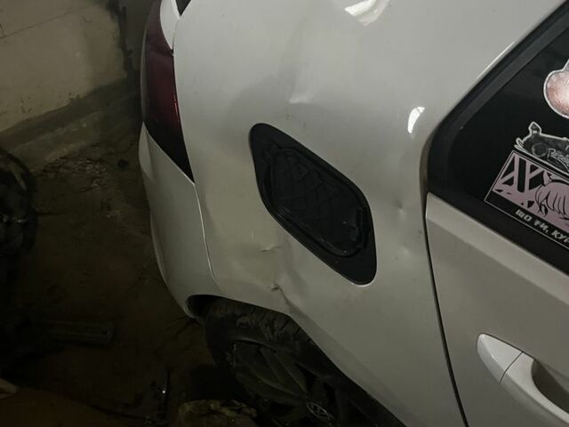 Белый Фольксваген Гольф, объемом двигателя 1 л и пробегом 100 тыс. км за 3999 $, фото 3 на Automoto.ua