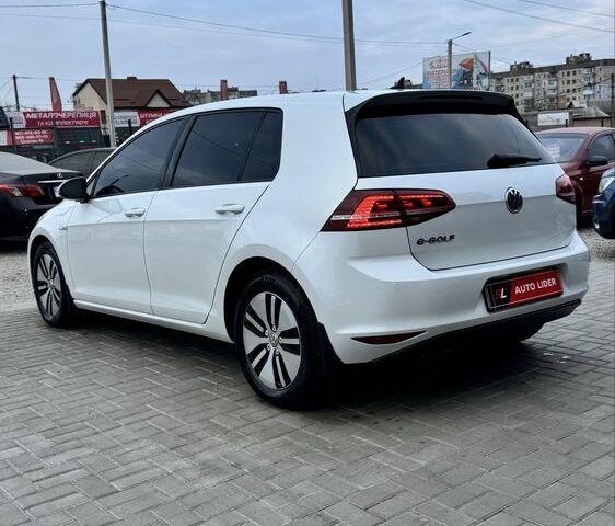 Белый Фольксваген Гольф, объемом двигателя 0 л и пробегом 154 тыс. км за 9900 $, фото 6 на Automoto.ua