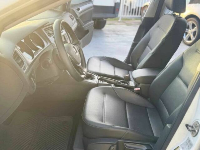 Белый Фольксваген Гольф, объемом двигателя 1.8 л и пробегом 77 тыс. км за 8900 $, фото 6 на Automoto.ua