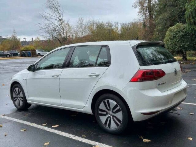 Белый Фольксваген Гольф, объемом двигателя 0 л и пробегом 77 тыс. км за 4500 $, фото 3 на Automoto.ua