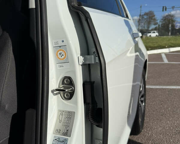 Білий Фольксваген Гольф, об'ємом двигуна 0 л та пробігом 36 тис. км за 12500 $, фото 21 на Automoto.ua