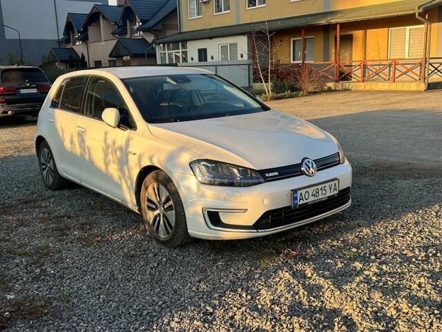 Белый Фольксваген Гольф, объемом двигателя 0 л и пробегом 142 тыс. км за 8800 $, фото 1 на Automoto.ua