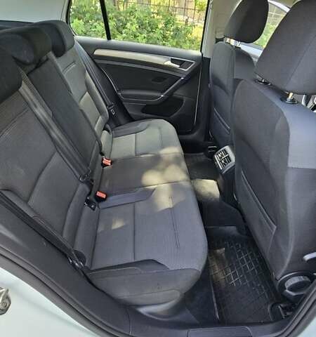 Белый Фольксваген Гольф, объемом двигателя 1.6 л и пробегом 197 тыс. км за 13800 $, фото 24 на Automoto.ua