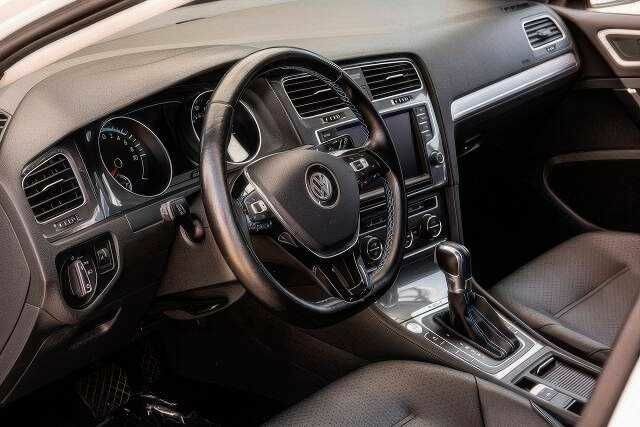 Білий Фольксваген Гольф, об'ємом двигуна 0 л та пробігом 120 тис. км за 10000 $, фото 9 на Automoto.ua