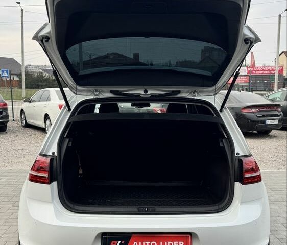 Белый Фольксваген Гольф, объемом двигателя 0 л и пробегом 154 тыс. км за 9900 $, фото 5 на Automoto.ua