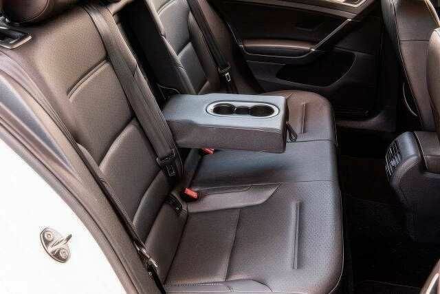 Білий Фольксваген Гольф, об'ємом двигуна 0 л та пробігом 120 тис. км за 10000 $, фото 15 на Automoto.ua