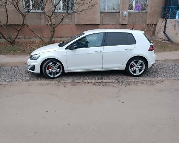 Белый Фольксваген Гольф, объемом двигателя 1.8 л и пробегом 137 тыс. км за 13750 $, фото 4 на Automoto.ua