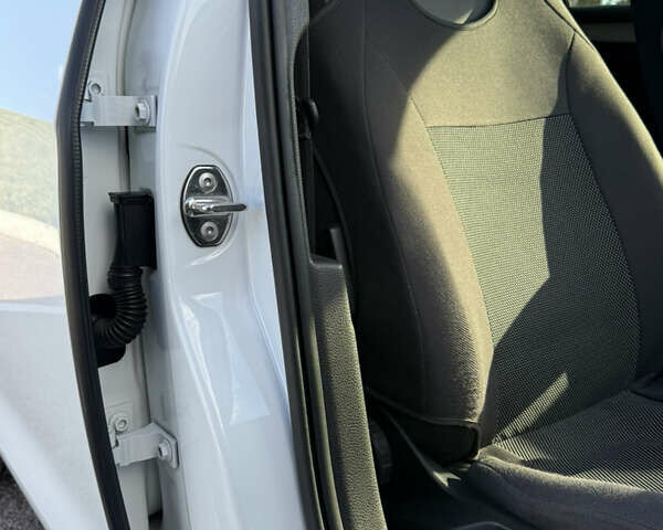 Білий Фольксваген Гольф, об'ємом двигуна 0 л та пробігом 36 тис. км за 12500 $, фото 10 на Automoto.ua