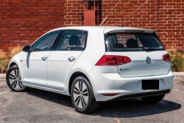 Білий Фольксваген Гольф, об'ємом двигуна 0 л та пробігом 120 тис. км за 10000 $, фото 4 на Automoto.ua