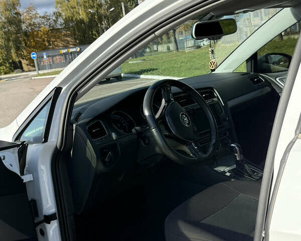 Білий Фольксваген Гольф, об'ємом двигуна 0 л та пробігом 36 тис. км за 12500 $, фото 9 на Automoto.ua