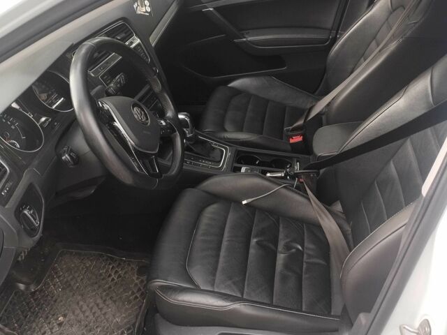 Белый Фольксваген Гольф, объемом двигателя 0 л и пробегом 128 тыс. км за 9200 $, фото 3 на Automoto.ua