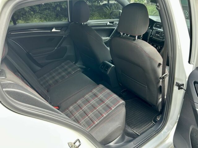 Белый Фольксваген Гольф, объемом двигателя 2 л и пробегом 168 тыс. км за 12999 $, фото 12 на Automoto.ua