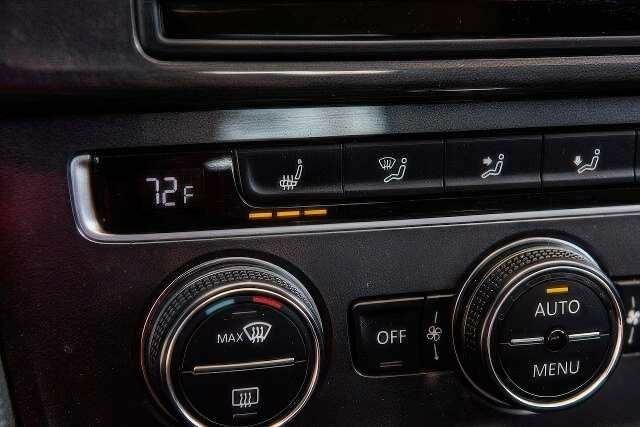 Білий Фольксваген Гольф, об'ємом двигуна 0 л та пробігом 120 тис. км за 10000 $, фото 12 на Automoto.ua