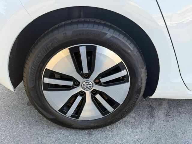 Білий Фольксваген Гольф, об'ємом двигуна 0 л та пробігом 132 тис. км за 9200 $, фото 9 на Automoto.ua