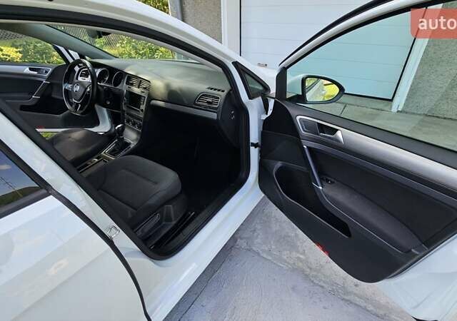 Белый Фольксваген Гольф, объемом двигателя 1.6 л и пробегом 197 тыс. км за 13800 $, фото 33 на Automoto.ua