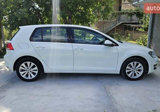 Белый Фольксваген Гольф, объемом двигателя 1.6 л и пробегом 197 тыс. км за 13800 $, фото 2 на Automoto.ua