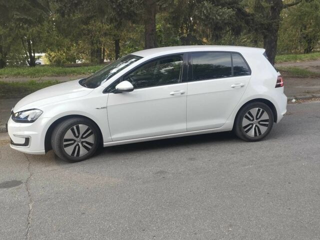 Белый Фольксваген Гольф, объемом двигателя 0 л и пробегом 128 тыс. км за 9200 $, фото 4 на Automoto.ua