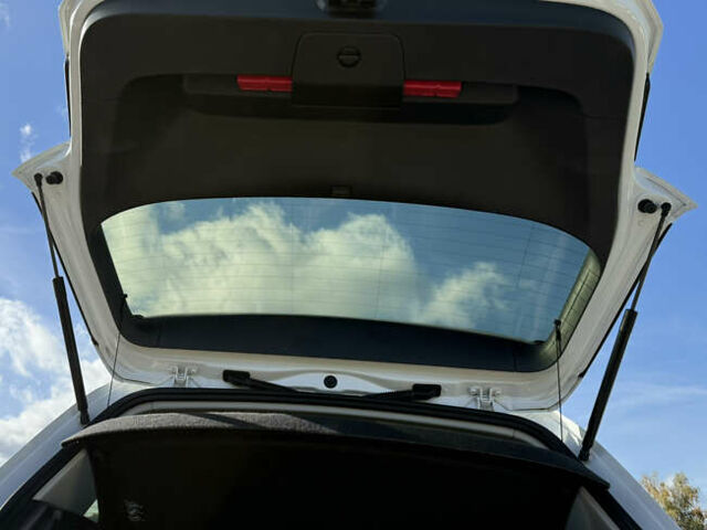 Білий Фольксваген Гольф, об'ємом двигуна 0 л та пробігом 36 тис. км за 12500 $, фото 7 на Automoto.ua