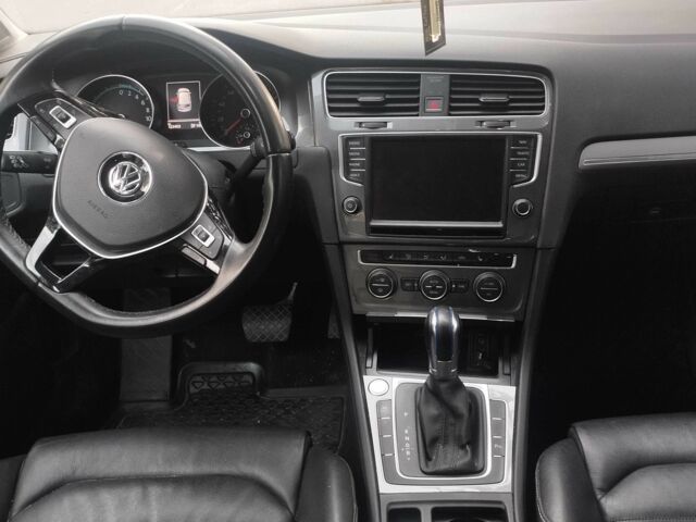 Белый Фольксваген Гольф, объемом двигателя 0 л и пробегом 128 тыс. км за 9200 $, фото 1 на Automoto.ua