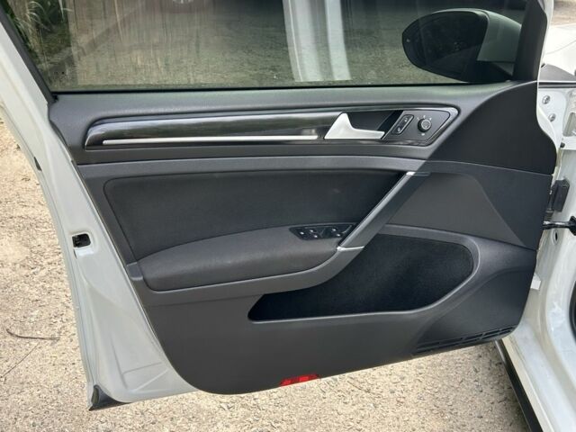 Белый Фольксваген Гольф, объемом двигателя 2 л и пробегом 168 тыс. км за 12999 $, фото 8 на Automoto.ua