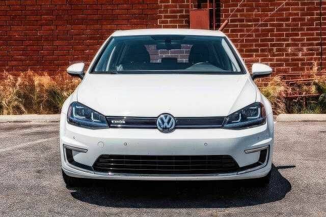 Білий Фольксваген Гольф, об'ємом двигуна 0 л та пробігом 120 тис. км за 10000 $, фото 1 на Automoto.ua