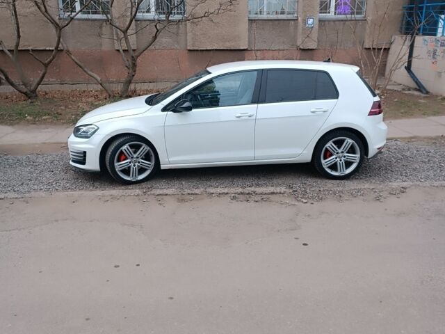 Фольксваген Гольф 2016 в Смеле на Automoto.ua Белый Фольксваген Гольф, объемом двигателя 1.8 л и пробегом 146 тыс. км за 12900 $, фото 4 на Automoto.ua