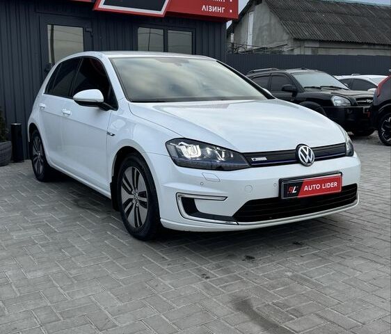 Белый Фольксваген Гольф, объемом двигателя 0 л и пробегом 154 тыс. км за 9900 $, фото 1 на Automoto.ua