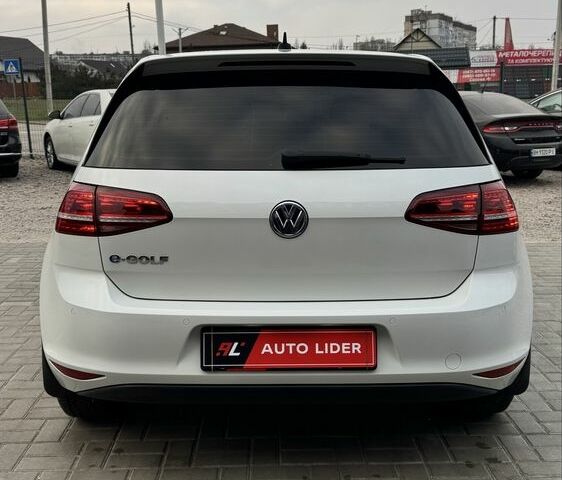 Белый Фольксваген Гольф, объемом двигателя 0 л и пробегом 154 тыс. км за 9900 $, фото 4 на Automoto.ua