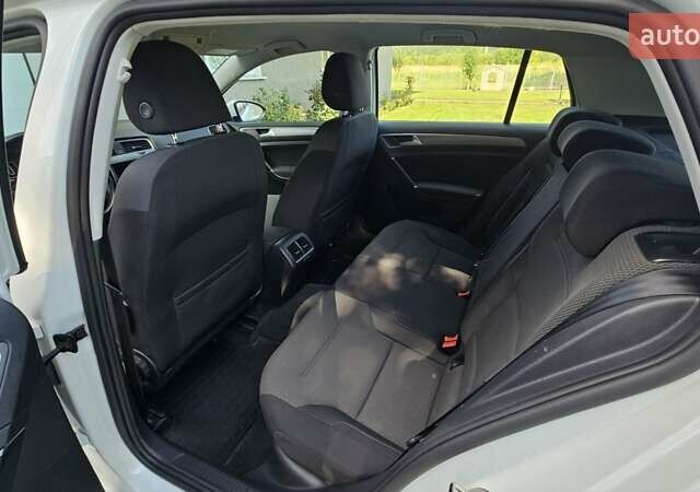 Белый Фольксваген Гольф, объемом двигателя 1.6 л и пробегом 197 тыс. км за 13800 $, фото 36 на Automoto.ua