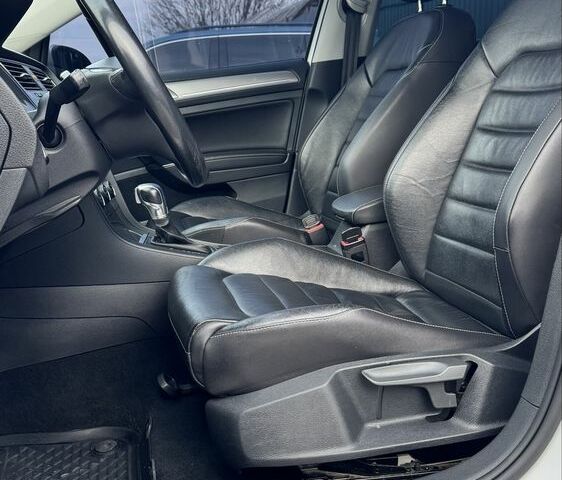 Белый Фольксваген Гольф, объемом двигателя 0 л и пробегом 154 тыс. км за 9900 $, фото 12 на Automoto.ua