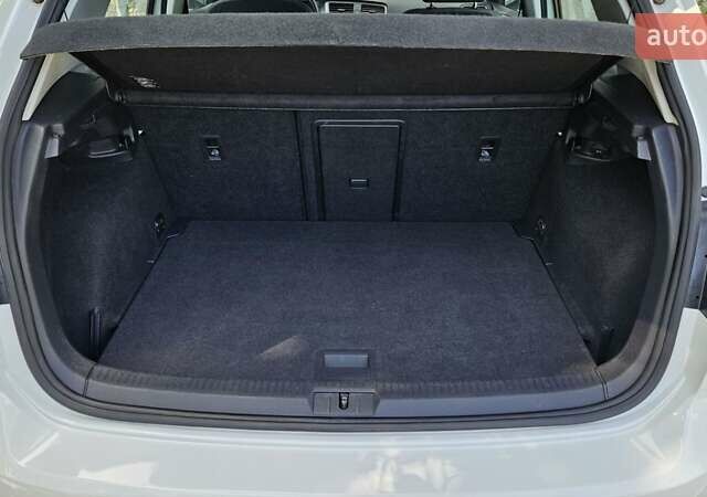 Белый Фольксваген Гольф, объемом двигателя 1.6 л и пробегом 197 тыс. км за 13800 $, фото 4 на Automoto.ua