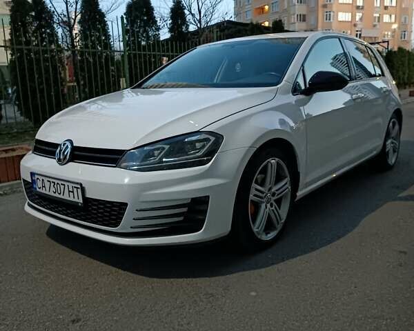 Белый Фольксваген Гольф, объемом двигателя 1.8 л и пробегом 137 тыс. км за 13750 $, фото 6 на Automoto.ua