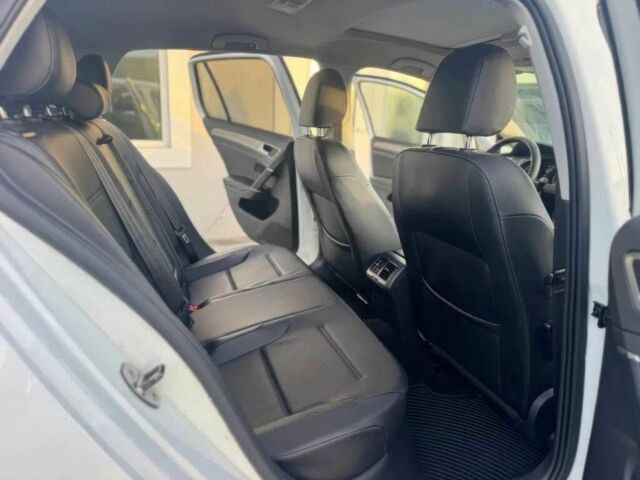 Белый Фольксваген Гольф, объемом двигателя 1.8 л и пробегом 77 тыс. км за 8900 $, фото 13 на Automoto.ua