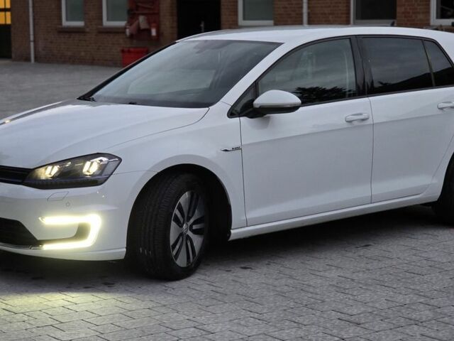 Білий Фольксваген Гольф, об'ємом двигуна 0 л та пробігом 114 тис. км за 10000 $, фото 1 на Automoto.ua