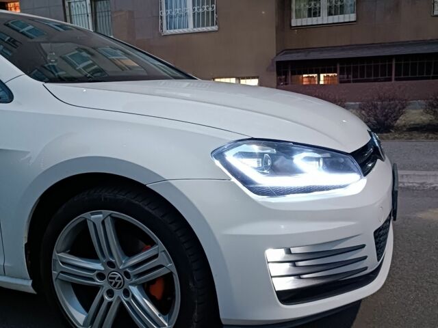 Фольксваген Гольф 2016 в Смеле на Automoto.ua Белый Фольксваген Гольф, объемом двигателя 1.8 л и пробегом 146 тыс. км за 12900 $, фото 9 на Automoto.ua
