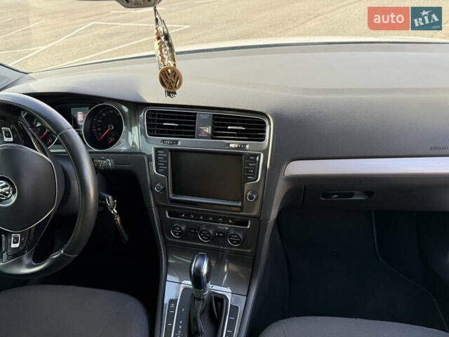 Білий Фольксваген Гольф, об'ємом двигуна 0 л та пробігом 36 тис. км за 12500 $, фото 11 на Automoto.ua