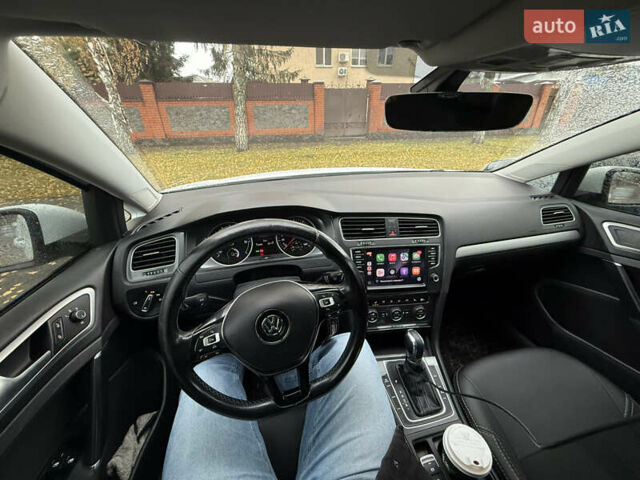 Фольксваген Гольф 2017 в Днепре (Днепропетровске) на Automoto.ua Белый Фольксваген Гольф, объемом двигателя 0 л и пробегом 113 тыс. км за 9200 $, фото 24 на Automoto.ua