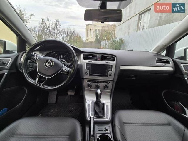 Белый Фольксваген Гольф, объемом двигателя 1.8 л и пробегом 127 тыс. км за 13000 $, фото 3 на Automoto.ua