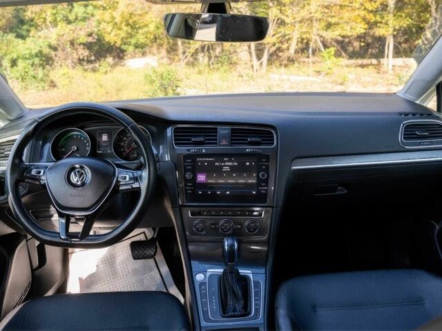 Белый Фольксваген Гольф, объемом двигателя 0 л и пробегом 66 тыс. км за 10000 $, фото 6 на Automoto.ua