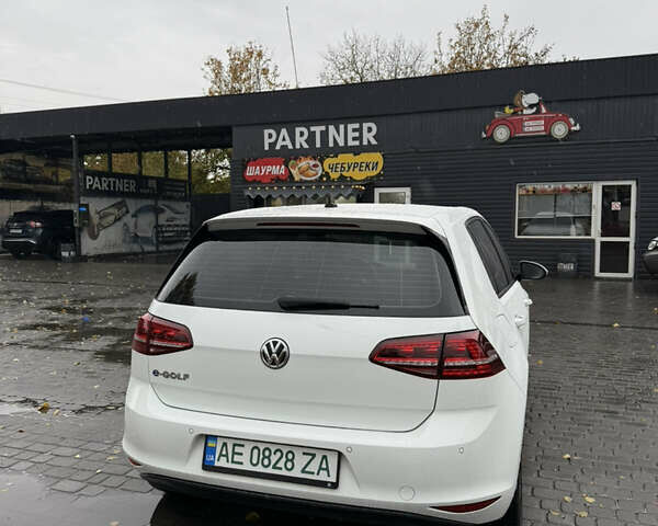 Фольксваген Гольф 2017 в Днепре (Днепропетровске) на Automoto.ua Белый Фольксваген Гольф, объемом двигателя 0 л и пробегом 113 тыс. км за 9200 $, фото 19 на Automoto.ua