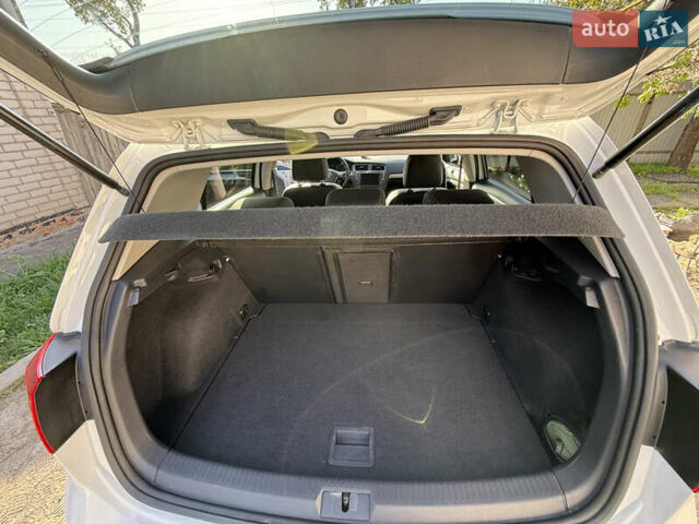 Фольксваген Гольф 2017 в Днепре (Днепропетровске) на Automoto.ua Белый Фольксваген Гольф, объемом двигателя 0 л и пробегом 113 тыс. км за 9200 $, фото 44 на Automoto.ua