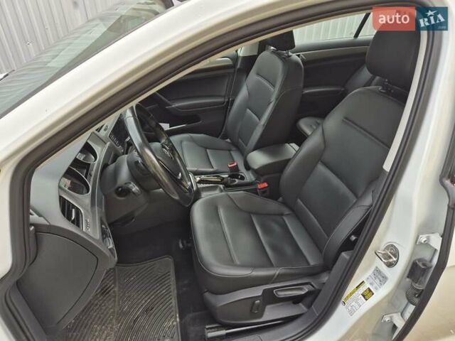 Белый Фольксваген Гольф, объемом двигателя 1.8 л и пробегом 127 тыс. км за 13000 $, фото 4 на Automoto.ua