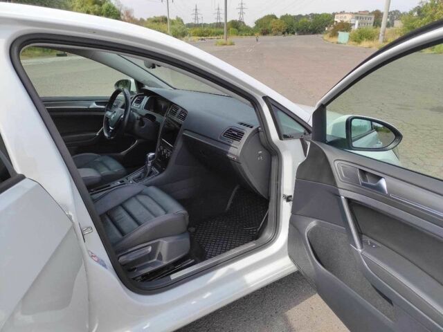 Белый Фольксваген Гольф, объемом двигателя 0 л и пробегом 95 тыс. км за 15999 $, фото 19 на Automoto.ua