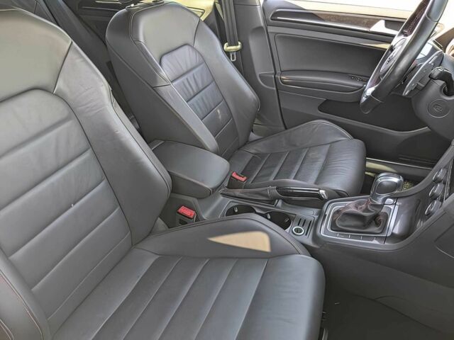 Белый Фольксваген Гольф, объемом двигателя 2 л и пробегом 69 тыс. км за 8000 $, фото 12 на Automoto.ua