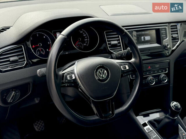 Белый Фольксваген Гольф, объемом двигателя 2 л и пробегом 274 тыс. км за 14299 $, фото 14 на Automoto.ua
