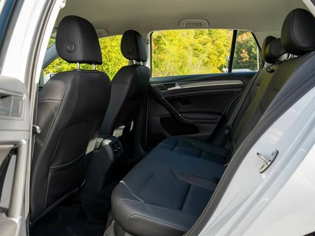 Белый Фольксваген Гольф, объемом двигателя 0 л и пробегом 64 тыс. км за 9900 $, фото 9 на Automoto.ua