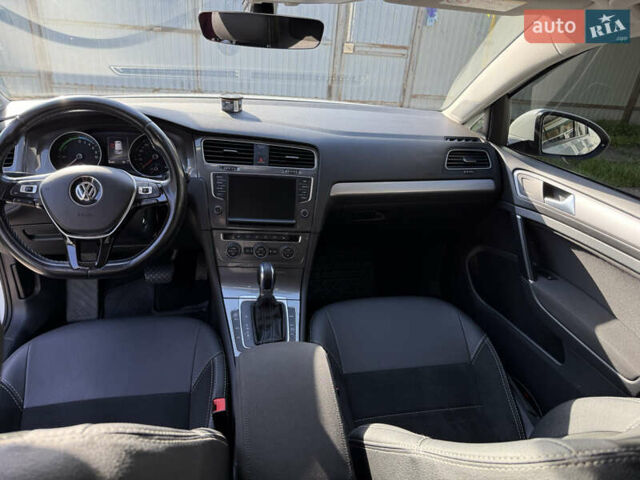 Фольксваген Гольф 2017 в Днепре (Днепропетровске) на Automoto.ua Белый Фольксваген Гольф, объемом двигателя 0 л и пробегом 113 тыс. км за 9200 $, фото 40 на Automoto.ua