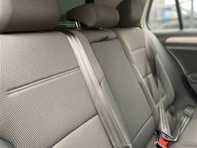 Белый Фольксваген Гольф, объемом двигателя 1.8 л и пробегом 124 тыс. км за 13800 $, фото 25 на Automoto.ua