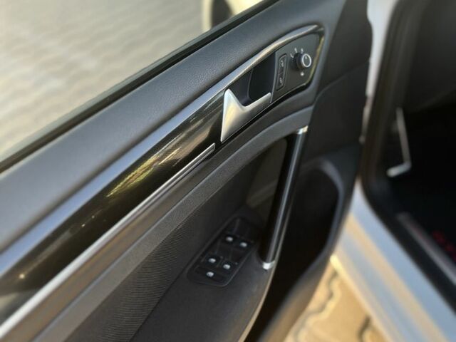 Белый Фольксваген Гольф, объемом двигателя 2 л и пробегом 156 тыс. км за 14000 $, фото 13 на Automoto.ua